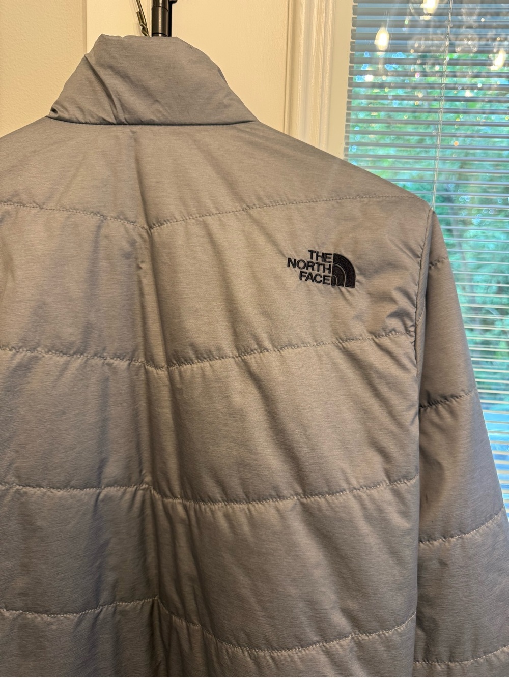 The North Face Men's Silver Gray Insulated Puffer Jacket - Picture 3 of 10